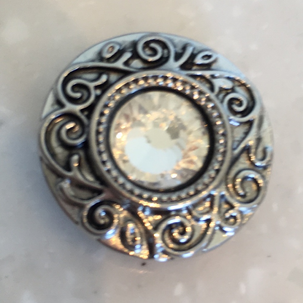 ⭐️ 3/$14 Ginger Snaps Faux Diamond with Border Snap